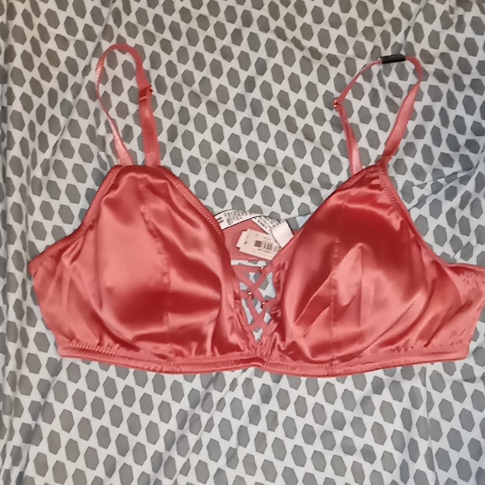 Victoria  Secret Bra  Size L NWT